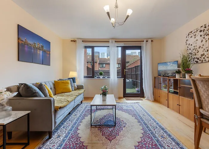 Cosy Canary Wharf House